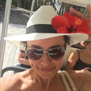 Meet your Posher, Lina